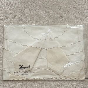 Leacock White placemats with napkins Linens Set